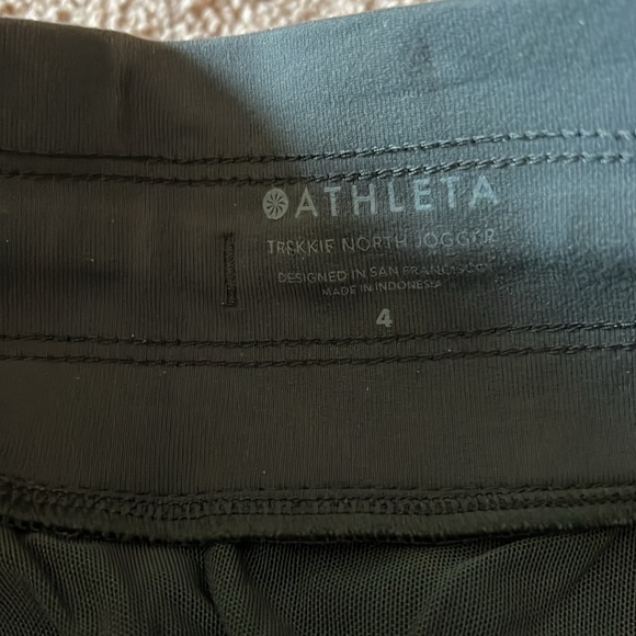 Athleta Trekkie North Jogger
Size 4
Olive green - Picture 5 of 7
